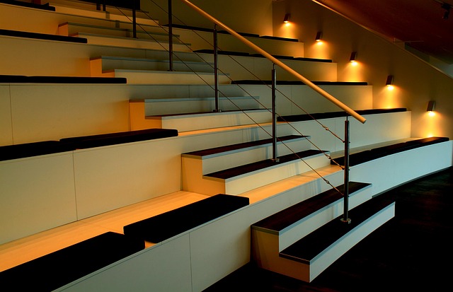 osvětlené schodiště